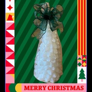 ✨ Christmas Tree Candle Wrapped in Plastic w/Bow White‎ So detailed & beautiful